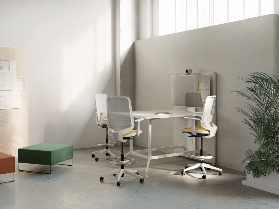 Siège de travail haut DOT PRO bureau , chaise de bureau , établi , ergonomie , chaise gamer pas cher, fauteuil de bureau , chaise de bureau , meuble de bureau , poste de travail ergonomique , meuble informatique , bureau informatique , bureau design , tabouret ergonomique , siège ergonomique , chaise de bureau design et bureau de direction Nous disposons d'un showroom à Roubaix et à Paris qui vous permettront d’essayer nos bureaux, ergonomie et accessoires, fauteuils ergonomiques