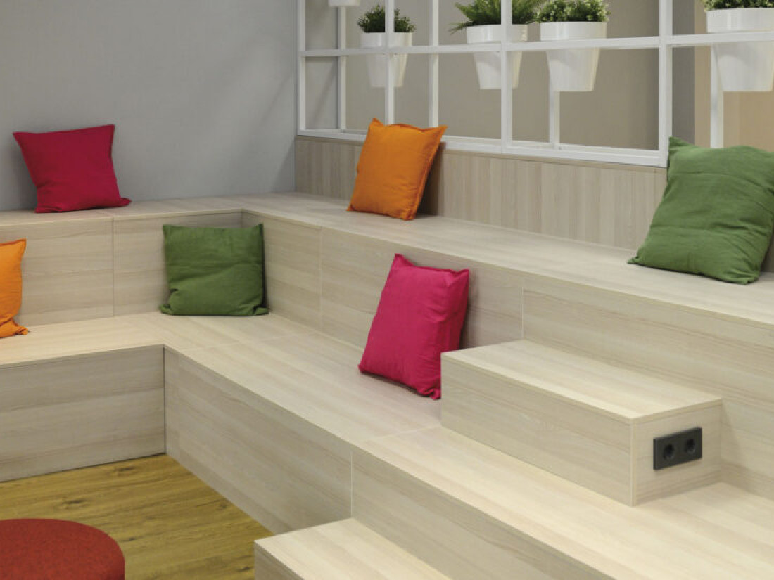 GRADINS Montrouge nomade box acoustique ( travailler de façon nomade) espace coworking, la ruche coworking, morning coworking marcadet, espace de coworking, bureaux partagés, coworking gare du nord,