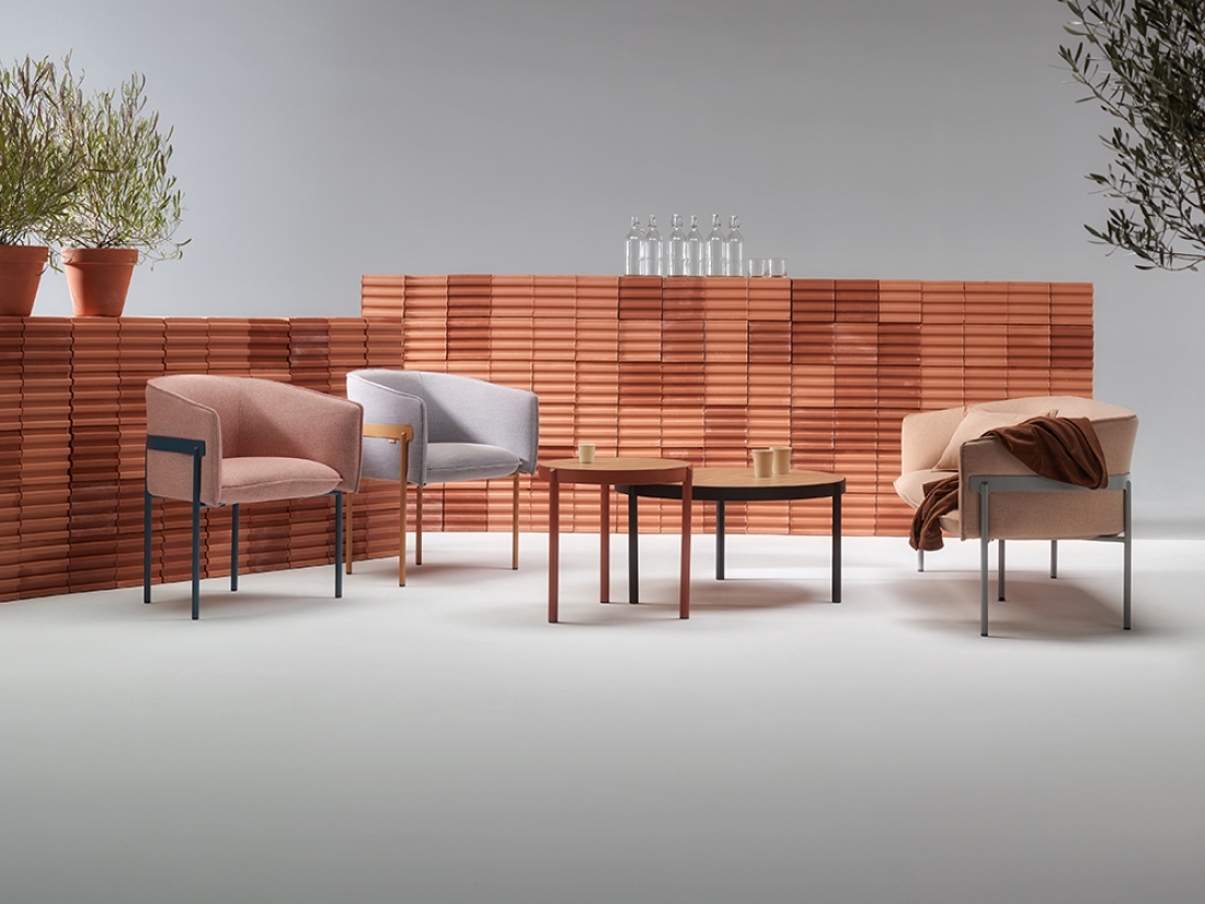 Mise en situation de chaises et tables MARINA