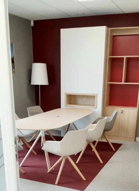Projets Idea&Ko avec chaisses blanches