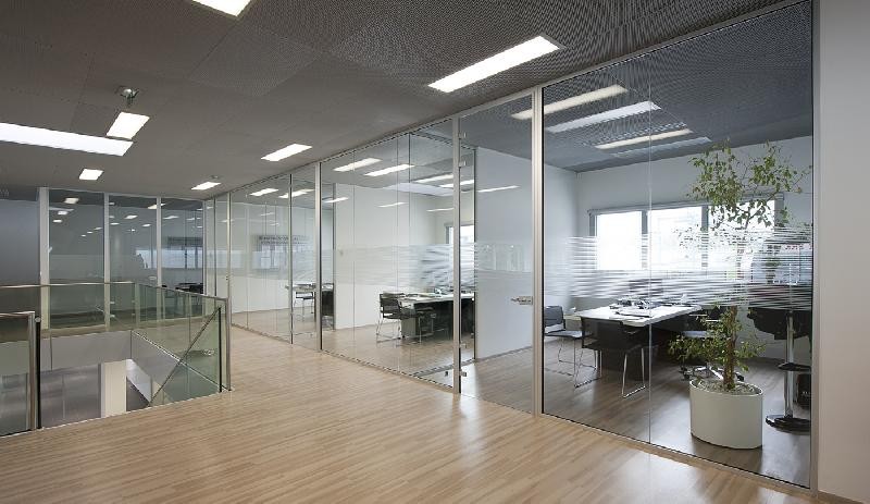 création de bureau sur mesure cloison verre sur mesure