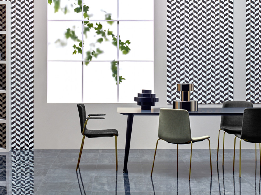 Chaises et table sur-mesure babila table