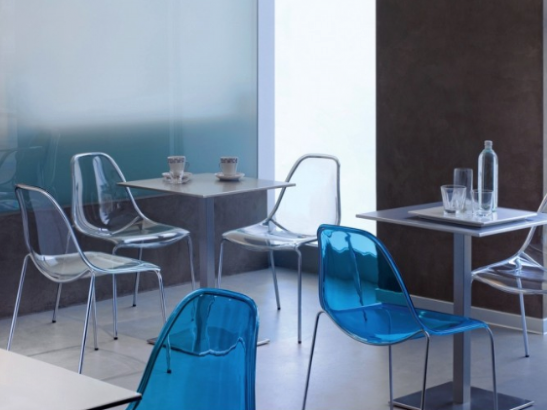 mobilier restauration bleu transparent (chaises)
