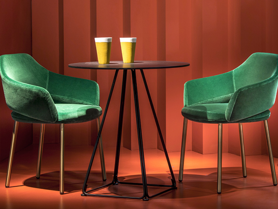 mobilier professionnel très chic disponible en plusieurs couleurs