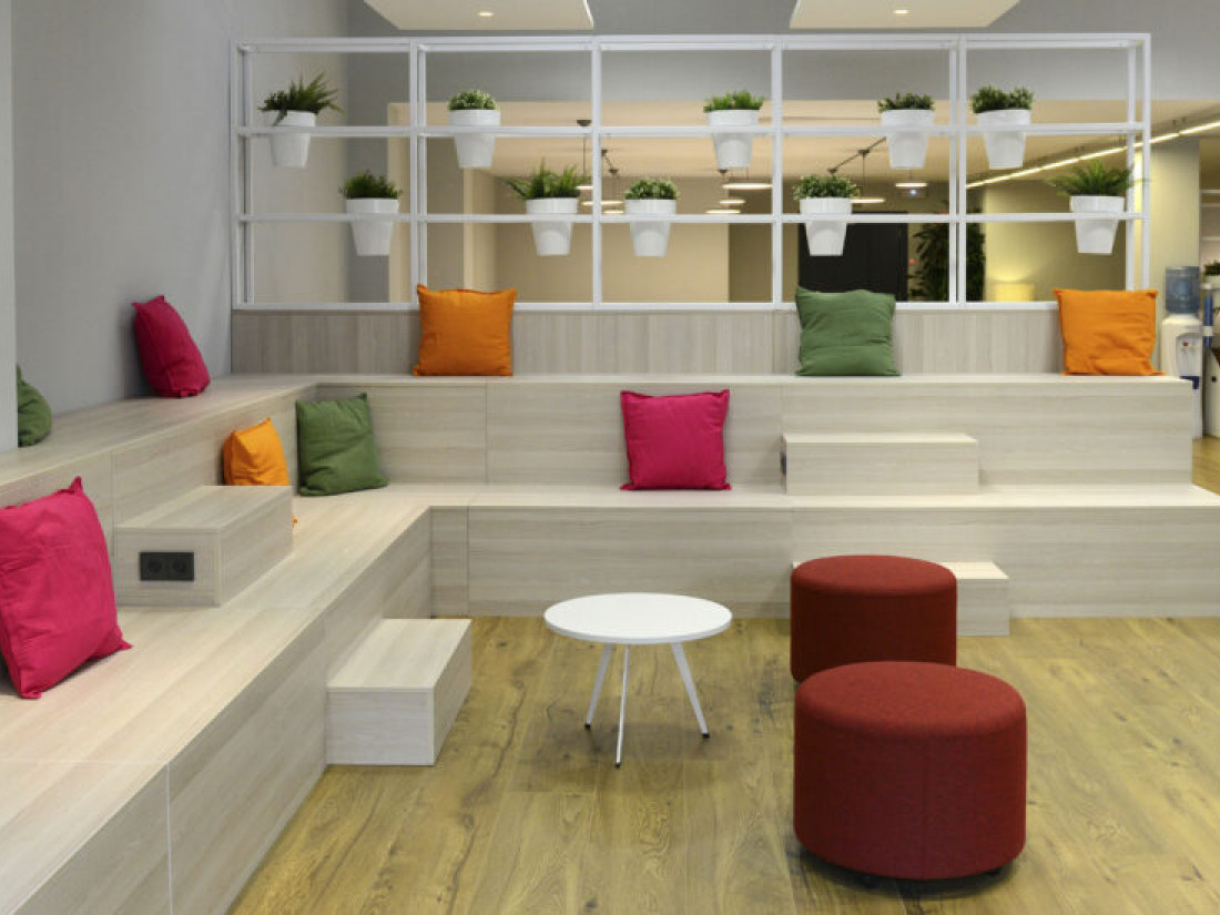 GRADINS Montrouge nomade box acoustique ( travailler de façon nomade) espace coworking, la ruche coworking, morning coworking marcadet, espace de coworking, bureaux partagés, coworking gare du nord,