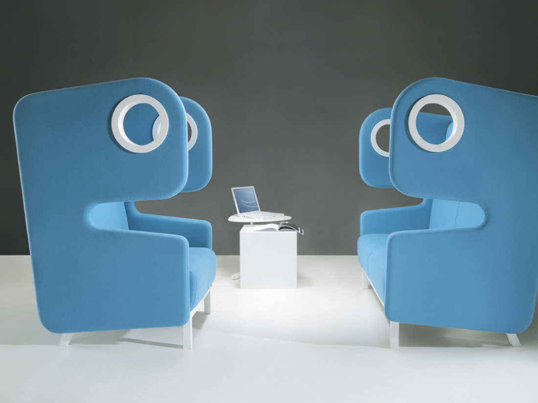 Fauteuil haut dossier - Mike MOBILIER COWORKING / ORANGE BOX ET SBS MOBILIER  A l'image du Coworking, concept véhiculant des valeurs fortes de convivialité et de bien-être, le mobilier Coworking se doit de fédérer une communauté de travailleurs nomades. Salariés, indépendants, étudiants et télétravailleurs sont autant de populations différentes qui partagent un même espace professionnel. Le challenge ( le concept ) est alors de conserver une sphère conviviale propice à l'échange tout en préservant une certa